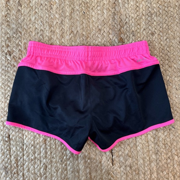 Nike Dri Fit Womens Shorts - Picture 3 of 3